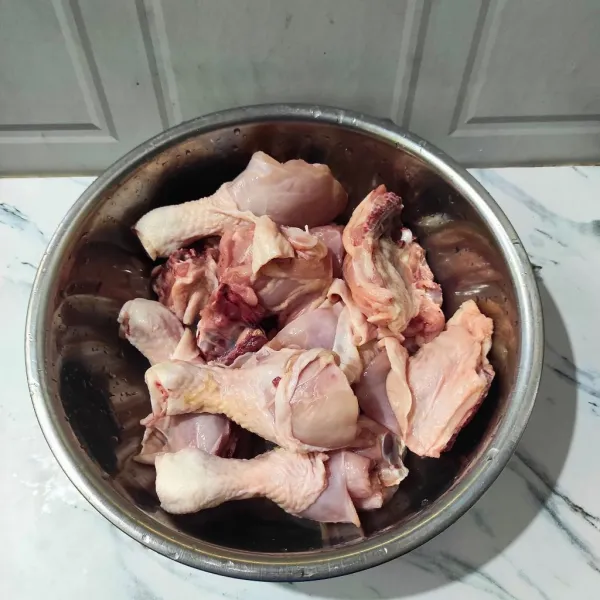 Potong ayam & cuci bersih