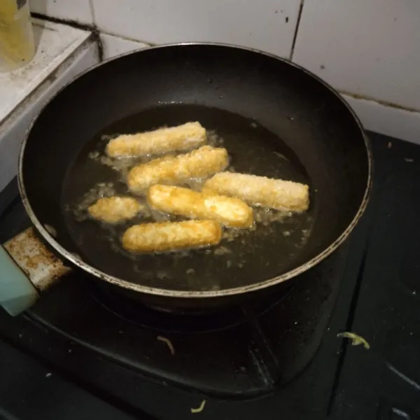 Goreng nugget sampai matang lalau tiriskan.