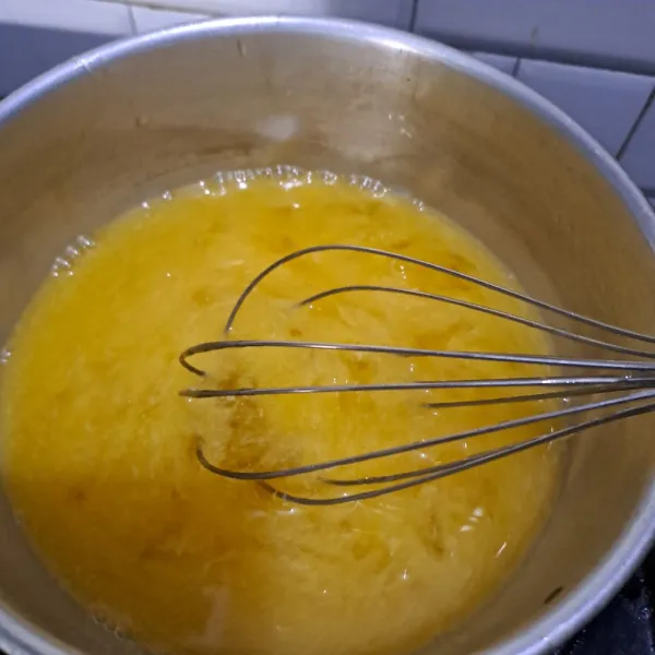 Masukan creamer yang telah di cairkan masak sampai mendidih