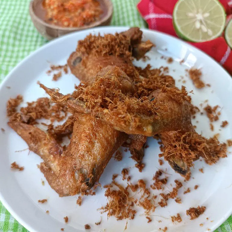 Sayap ayam goreng lengkuas