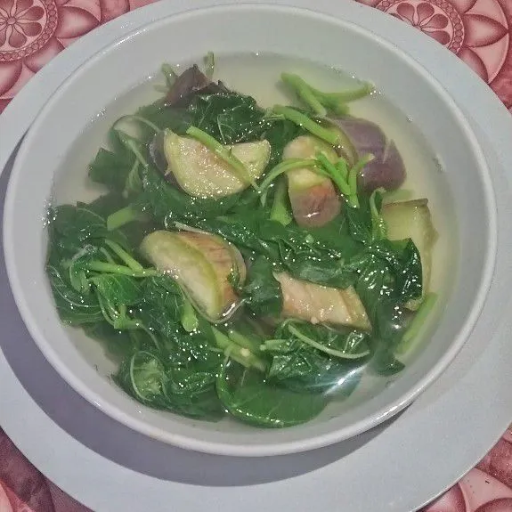 Sayur bayam kuah bening "Simple", ala rumahan siap di nikmati.