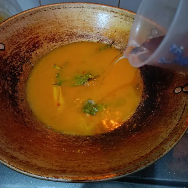 Beri air secukupnya, masak hingga mendidih