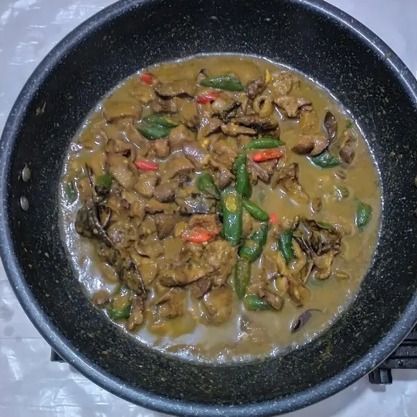 Masak hingga bumbu meresap dan air sedikit menyusut.Angkat dan sajikan