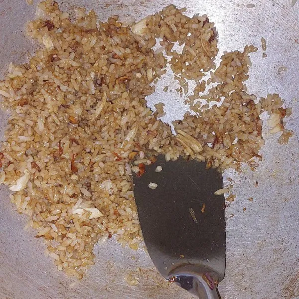 Tambahkan seasoning, aduk hingga merata.