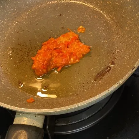 Tumis bumbu halus sampai wangi