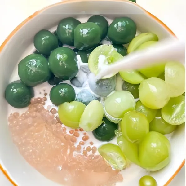 Terakhir tambahkan santan dan aduk rata