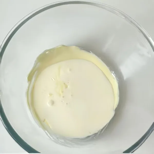 Tuang 30gr whipping cream. Aduk rata