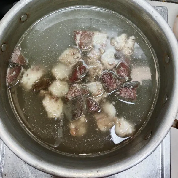 Rebus daging yang sudah dipotong