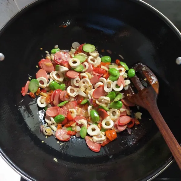 Aduk rata dan masak hingga matang.