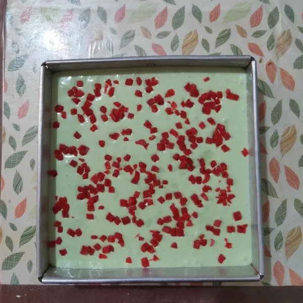 Beri taburan sukade hingga merata.