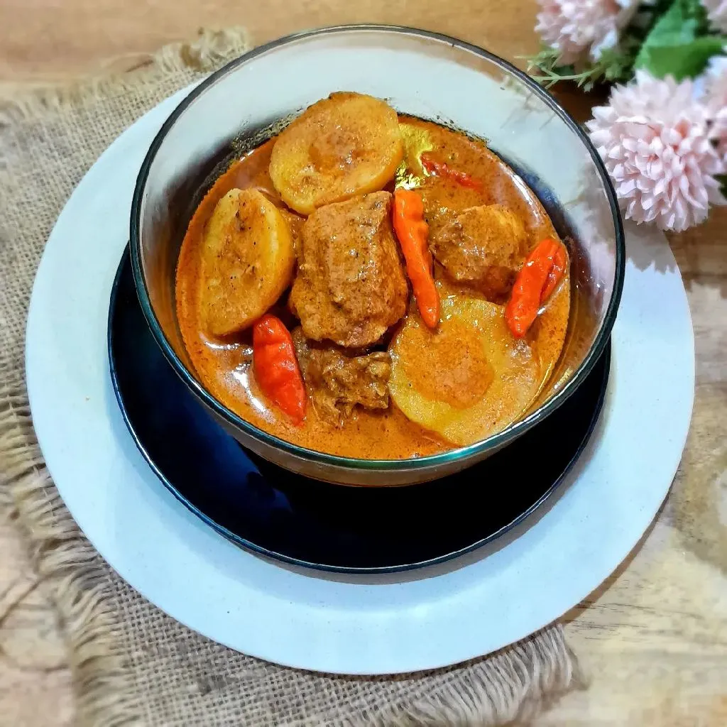 Ayam Opor Merah Khas Jawa Timur