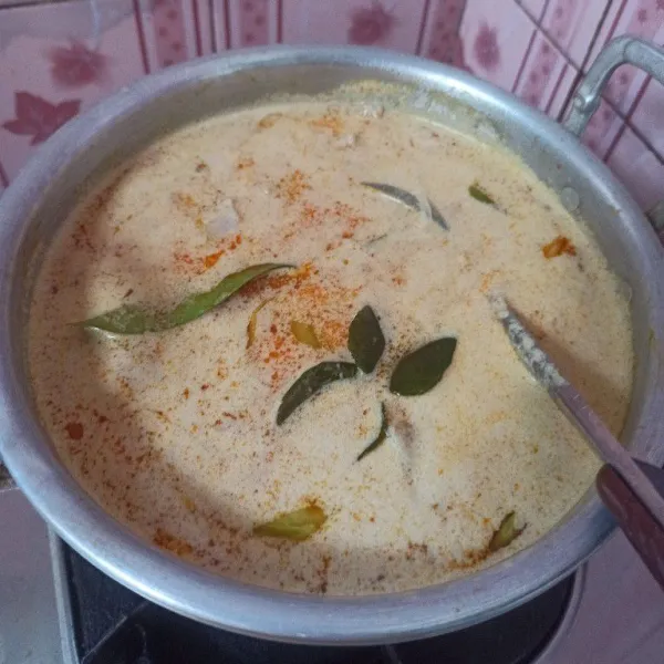 Masak hingga sayur lodeh mendidih.