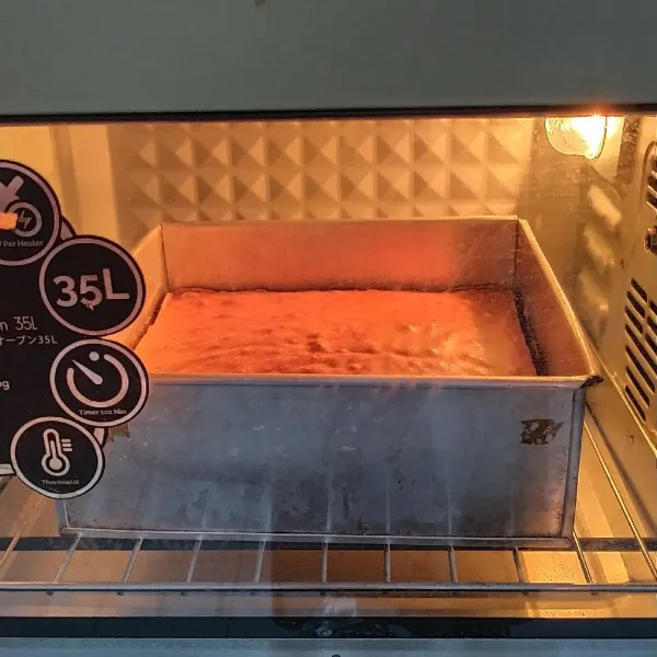 Panaskan oven.Masukan loyang dan panggang dengan suhu 180 api atas bawah selama 40 menit