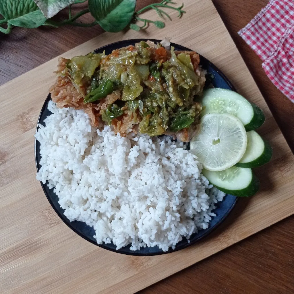Ayam geprek sambel ijo