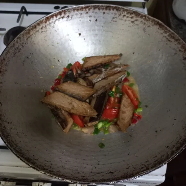 Masukan pindang tongkol goreng