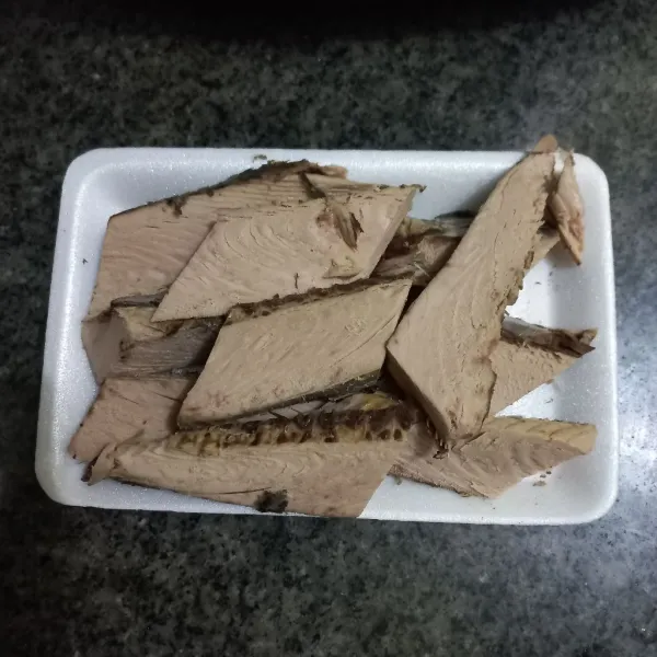 Potong-potong pindang tongkol