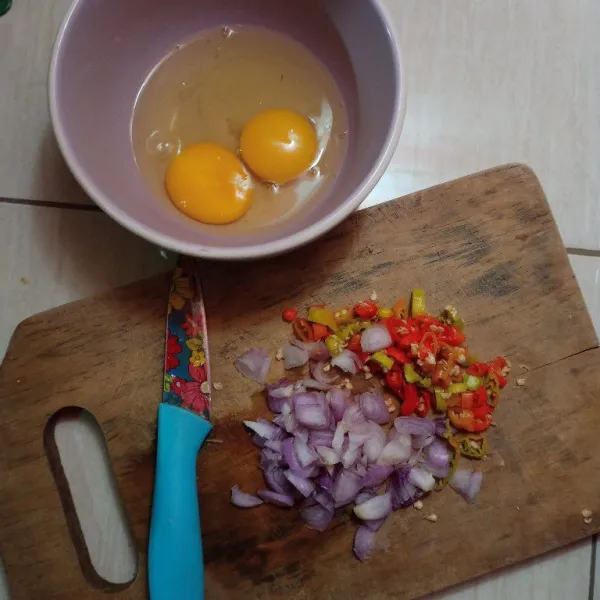 Iris bawang merah dan juga cabe