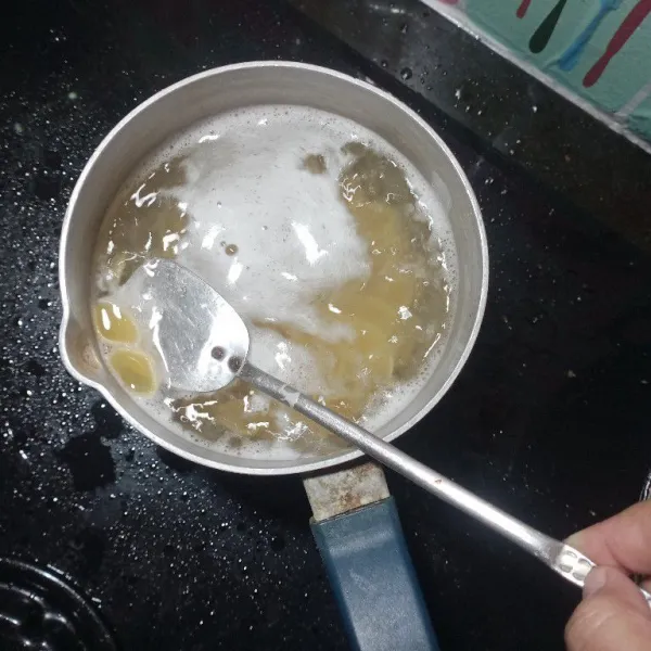 Didihkan makaroni, rebus hingga matang