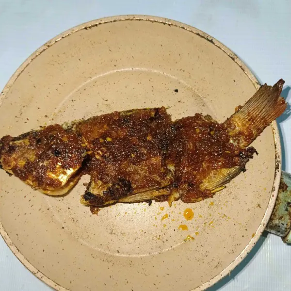 Ikan bakar jomblo siap dihidangkan😋