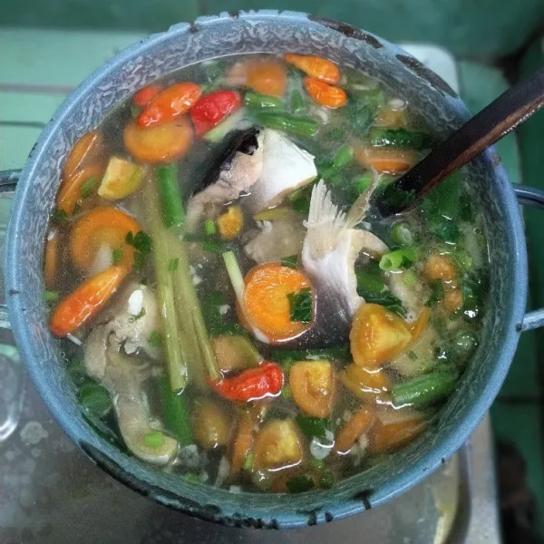 Sop Ikan Patin siap disantap selagi hangat.