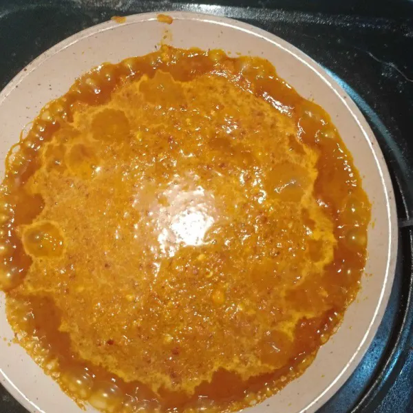 Tumis bumbu yang sudah di haluskan