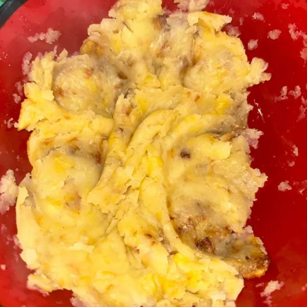 Haluskan kentang goreng