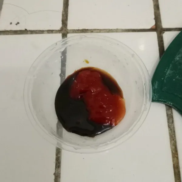 Campurkan bumbu oles, aduk rata.