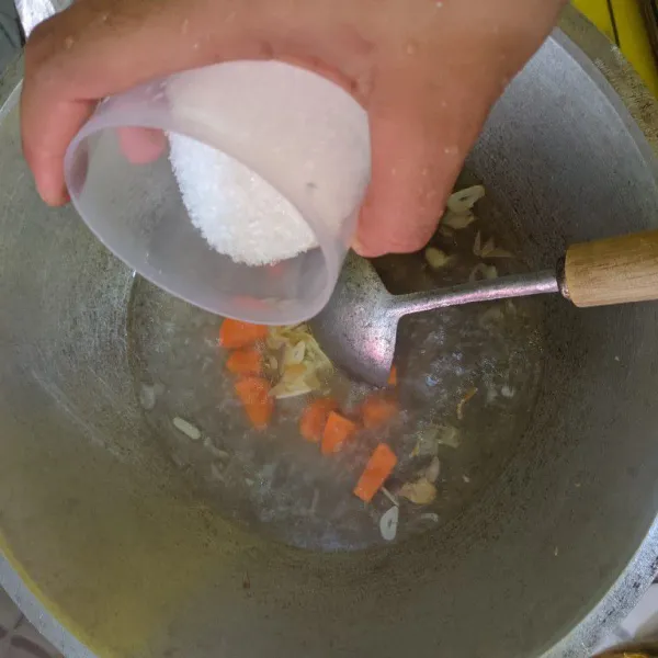 Beri sedikit penyedap