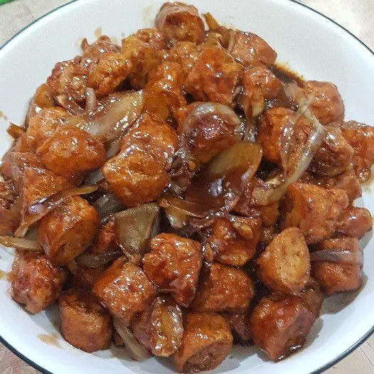 Setelah air berkurang, cek rasa dan sajikan bersama nasi hangat.