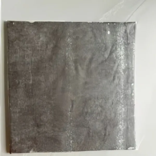 Gilas adonan hingga berbentuk persegi