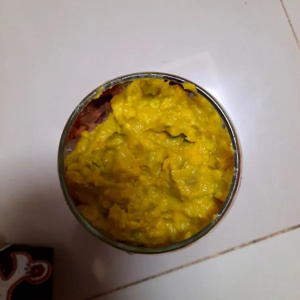 Masukan lagi alpukat ke dalam gelas