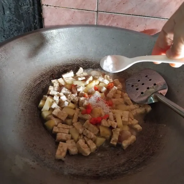 Masukan semua bahan dan masukan semua bumbu aduk rata