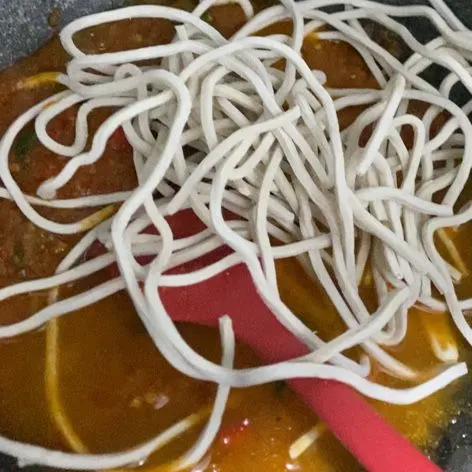Masukan mie dan masak sampai matang