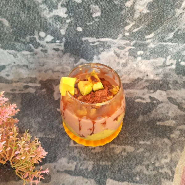 Alpukat kocok cokelat siap di minum