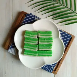 Kue Lapis Pandan Tepung Beras