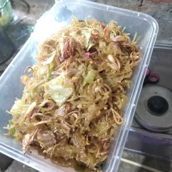 Beri taburan bawang goreng dan siap disajikan