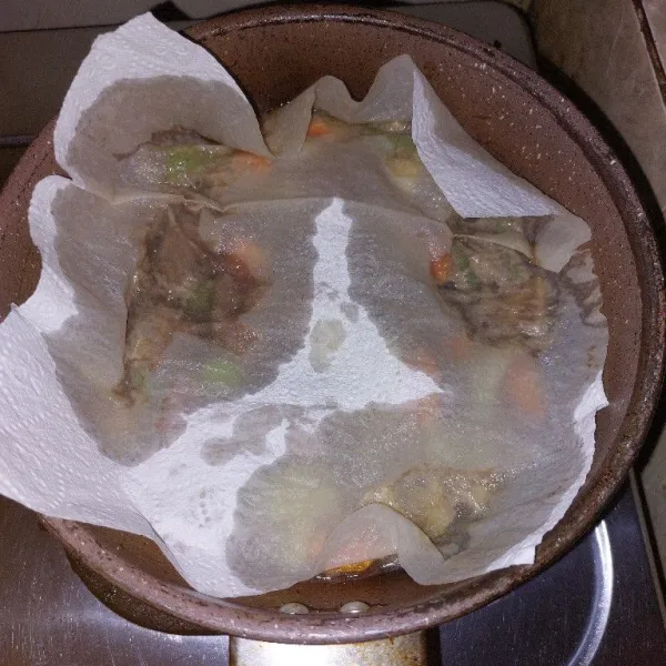 Lapisi dengan paper towel.