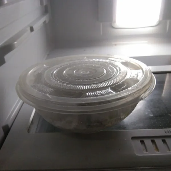 Tips : Masukkan dulu cireng ke dalam kulkas sekitar 2-3 jam supaya sewaktu digoreng tepung tidak banyak tertinggal di minyak