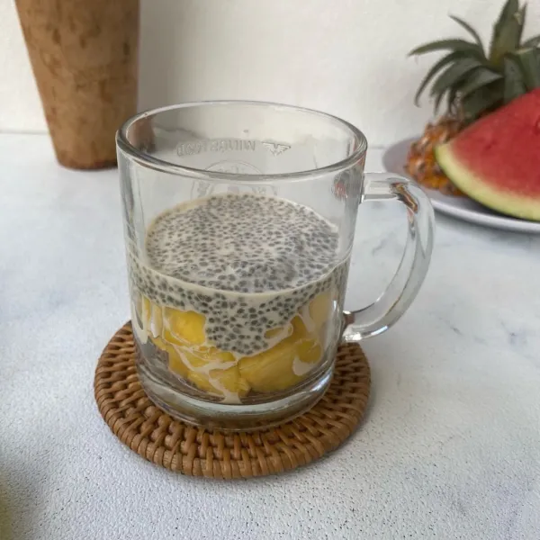 Tambahkan chia puding.