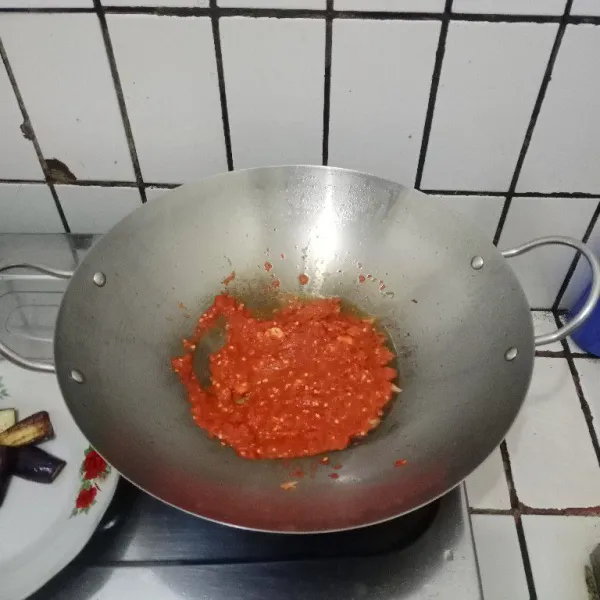 Tumis bumbu halus hingga harum