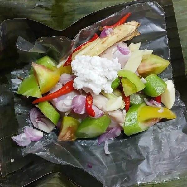 Masukkan semua bumbu iris