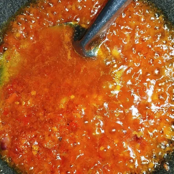 Tumis cabe hingga matang