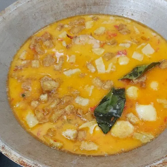 Masukkan bahan yang di goreng