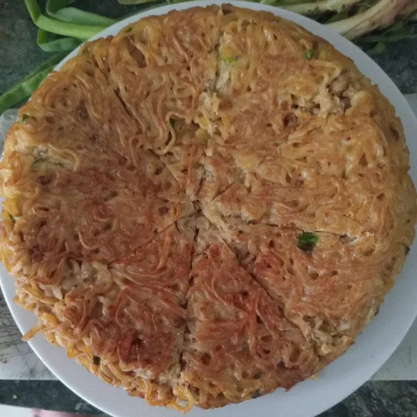 Martabak mie siap disantap