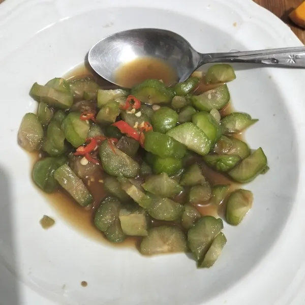 Beri penyedap. Lalu tambahkan air. Aduk. Siap disajikan