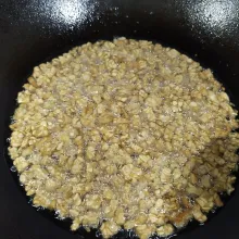 Goreng tempe sampai matang sisihkan.