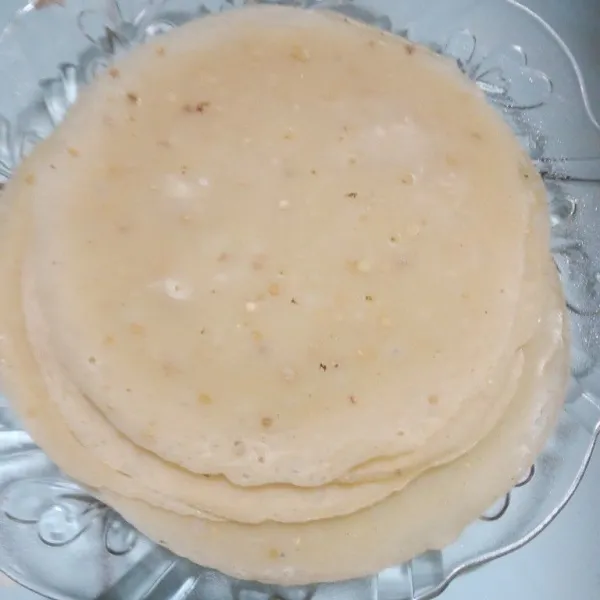 Lakukan sampai semua adonan habis. Lalu istirahatkan sampai adonan di suhu ruang.