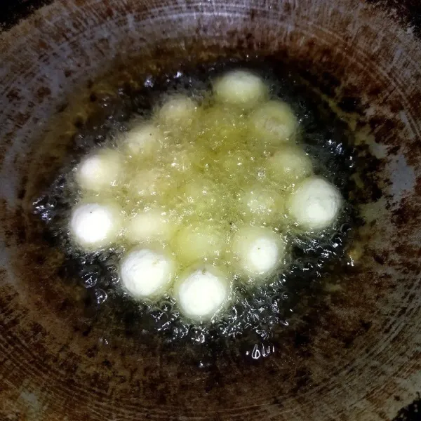 Lalu goreng combro hingga matang, sajikan.