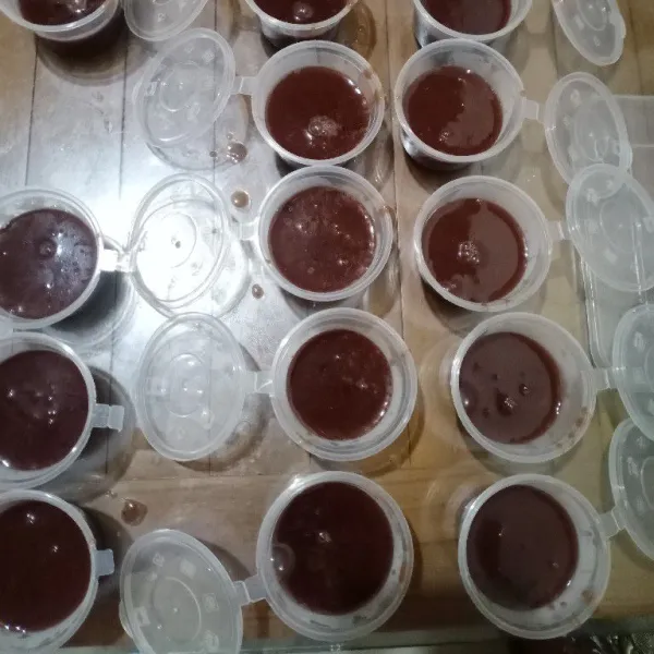 Tuang dalam cetakan. Biarkan set