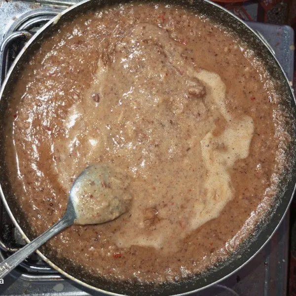 Masak semua bahan saus sampai matang dan koreksi rasa